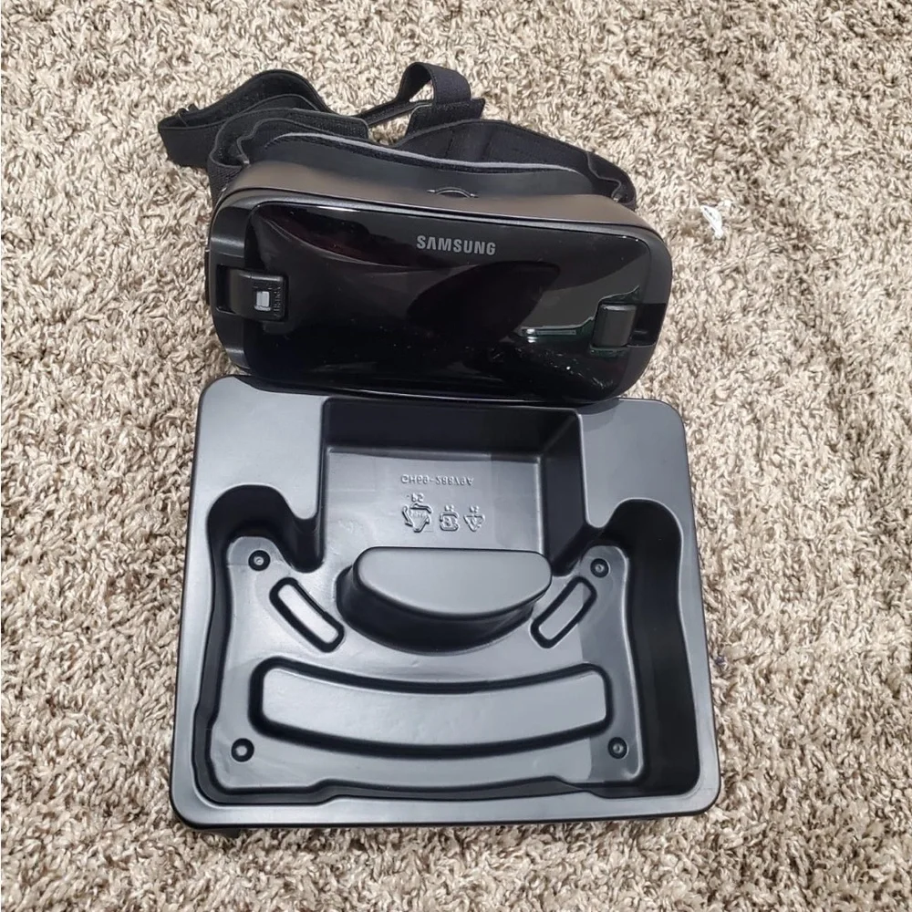 Samsung Virtual Reality Glasses (never used)